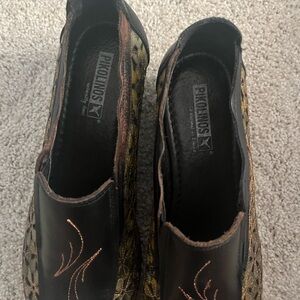 Pikolinos Black and Brown Loafers Slip-Ons